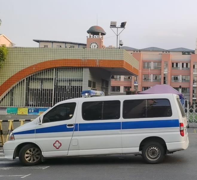 井陉矿救护车出租护送骨折病人一公里多少钱